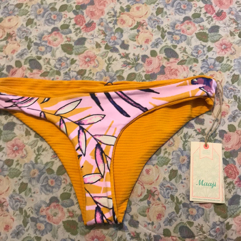 ✨Maaji bikini bottoms✨